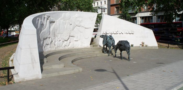 Animals in War Memorial (vir: https://en.wikipedia.org/wiki/Animals_in_War_Memorial)